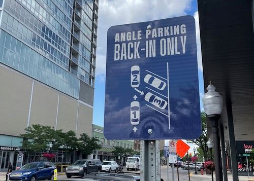 Royal Oak back-in parking sign